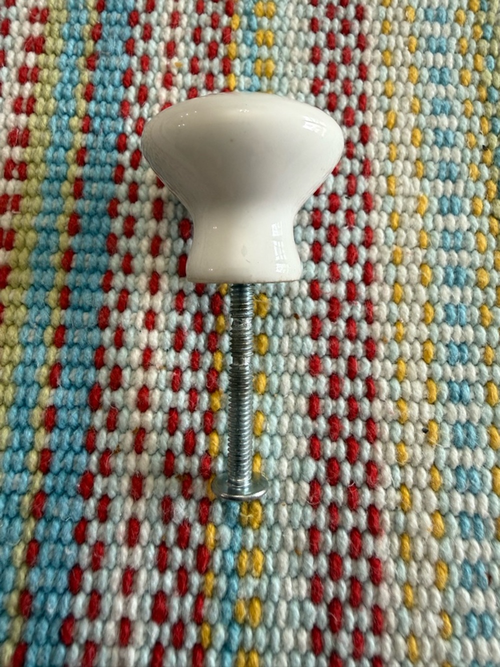 Lot of 34 Vintage 1.5 in White Ceramic Cabinet Knobs - Picture 3 of 8